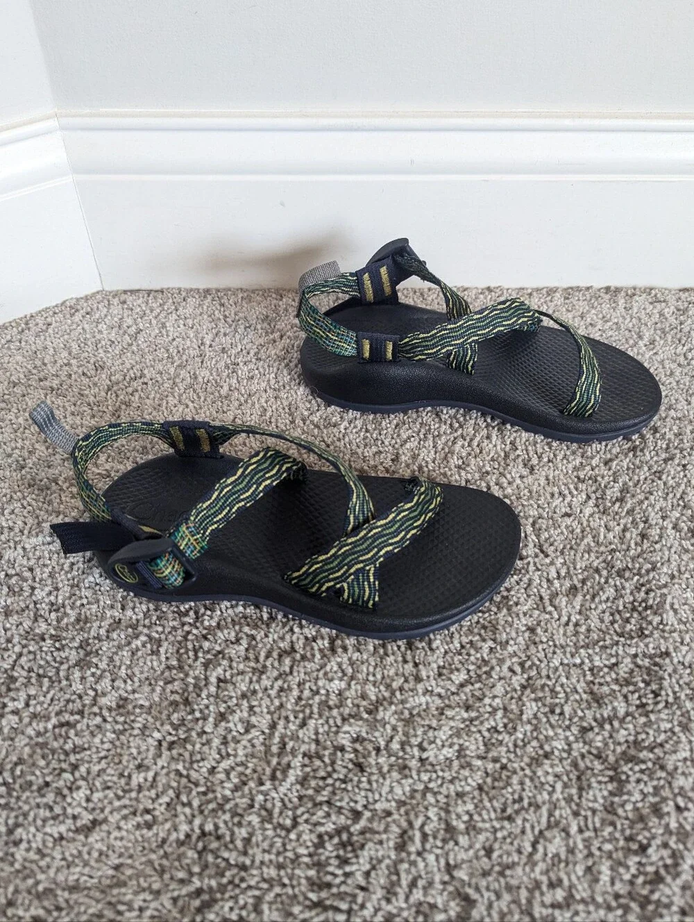 Chaco Classic Kid Sandal - Green and Blue Pattern sz 3